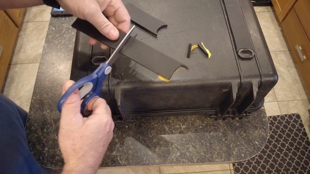Pelican case foam on lid falls down and the case scratches the floor. смотреть онлайн