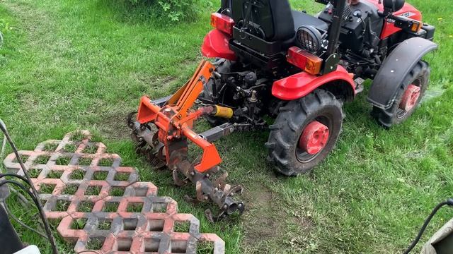 Японская почвофреза Hinomoto на минитракторе Беларус 152. Первый запуск смотреть онлайн