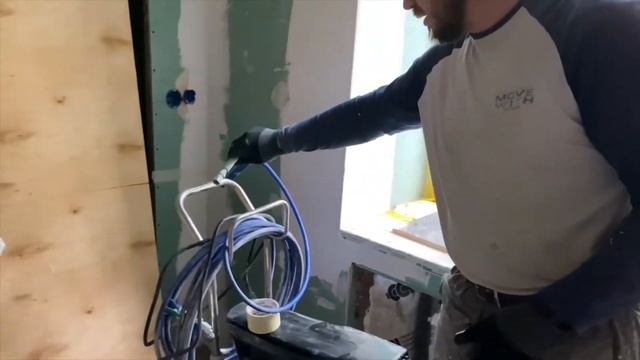 Ремонт квартиры своими силами Шпаклевка аппаратом HYVST EPT7300 смотреть онлайн