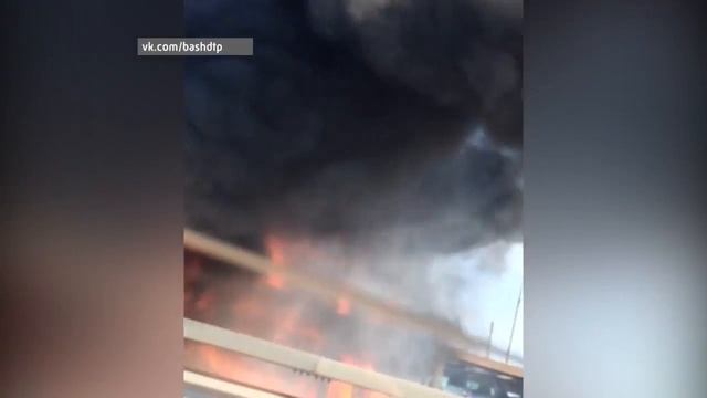 Под Уфой сгорел автовоз с новыми легковушками смотреть онлайн