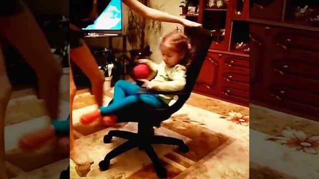 Катаемся на карусели/карусель в домашних условиях смотреть онлайн