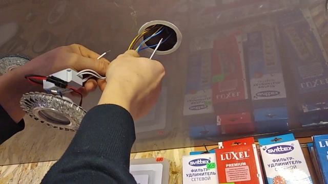 Сборка, подключение потолочного светильника на 3 режима. Монтаж встраиваемого светильника в потолок смотреть онлайн