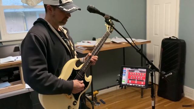 Playing with midiLFOs and H9 Quadravox смотреть онлайн