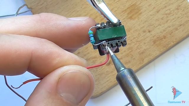 Простой повышающий преобразователь из ЗУ смотреть онлайн