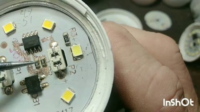 1.Замена светодиода в лампочке обычным паяльником.2.Понижаем ток.3.Схема тестера светодиодов. смотреть онлайн