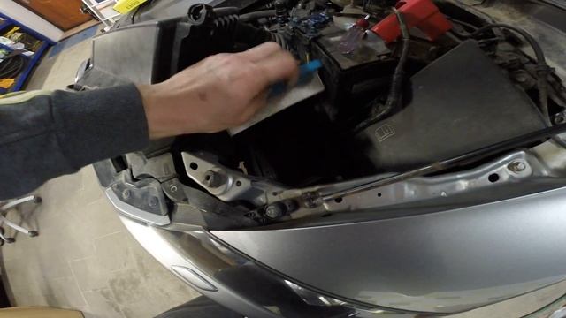 Замена воздушного фильтра на MAZDA CX-7. смотреть онлайн