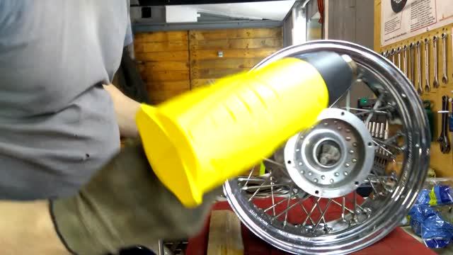 Гаражные будни #2  Удаляем ржавчину с хромированного диска