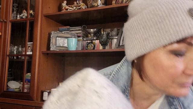 Пошла за хлебом, купила... шапку)) смотреть онлайн