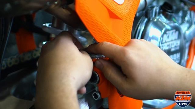 2020 KTM 450 SX-F FACTORY EDITION UNBOXING смотреть онлайн
