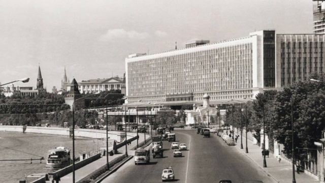 Гремят Над Москвою Салюты | Fireworks Rumble Over Moscow смотреть онлайн