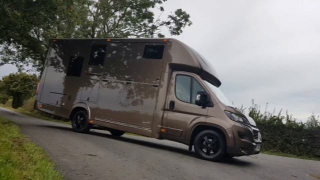KPH Aeos 4.5 tonne Weekender horsebox sprayed metallic brown смотреть онлайн