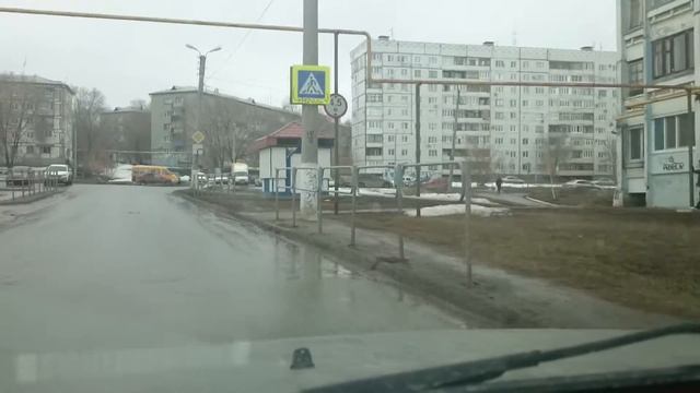 Г.Новокуйбышевск Карбышева Свердлова снег растаял в месте с асфальтом