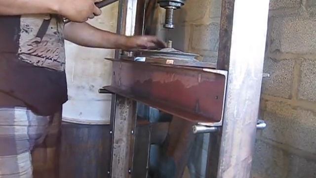 гидравлический пресс из авто домкрата с тросовым лифтом. смотреть онлайн