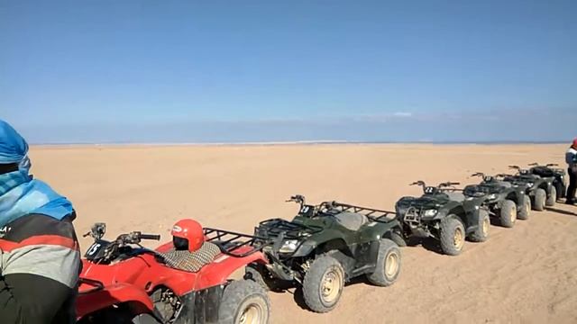 Катание на квадроциклах по пустыне в Египте. Январь 2018