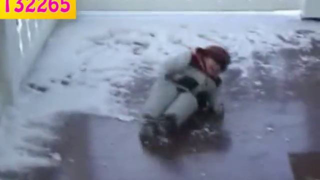 Малёк учится балансировать ))) смотреть онлайн