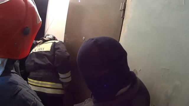 Хотел попить чаю. Взлом двери смотреть онлайн