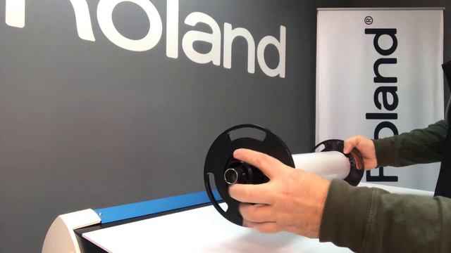 Loading media into the Roland VersaStudio BN-20A Printer/Cutter смотреть онлайн