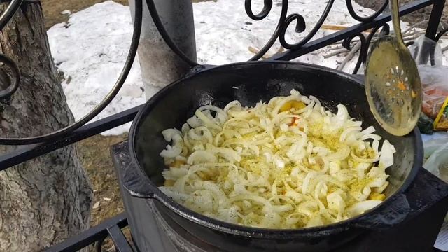 Мясо с овощами в казане по дачному.