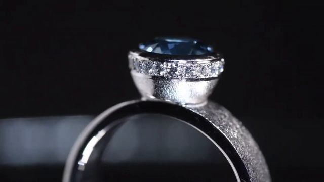 ЗОЛОТОЕ КОЛЬЦО ИЗ БЕЛОГО ЗОЛОТА С ОГРОМНЫМ ЧИСТЕЙШИМ САПФИРОМ В ЮВЕЛИРНОЙ СЕТИ АЛМАЗ! смотреть онлайн