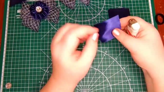 МК. Школьные резинки для волос. из регилина и атласной ленты. #канзаши #мастеркласс #атласныеленты смотреть онлайн