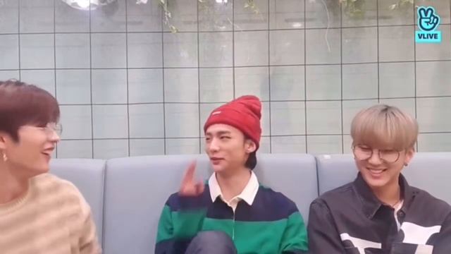 A Guide to Stray Kids Laugh (2020) смотреть онлайн