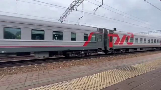 ЭП2К-153 с дополнительным пассажирским поездом | Московская железная дорога смотреть онлайн