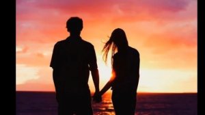 Руки вверх - А он тебя целует, говорит, что любит