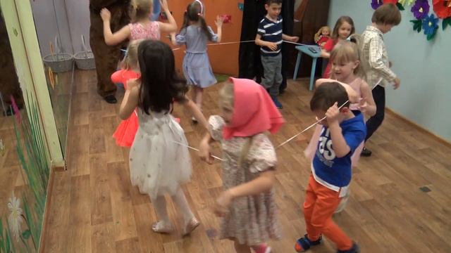 "Праздник выпускников" в детском клубе "Яблочки" на Достоевской смотреть онлайн