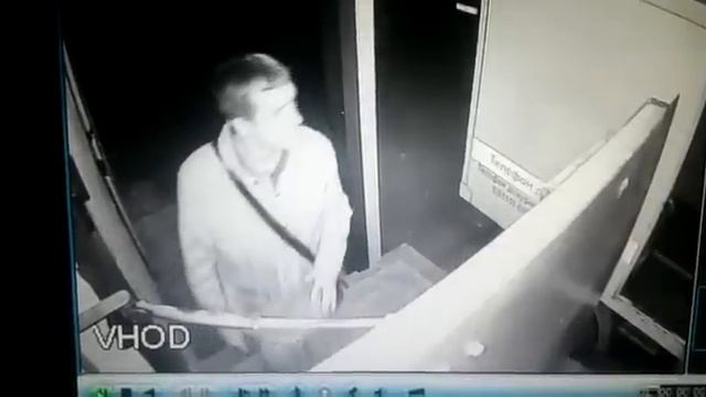 В Нижнекамске во время конвоирования после суда сбежал 19-летний арестант. Момент побега смотреть онлайн