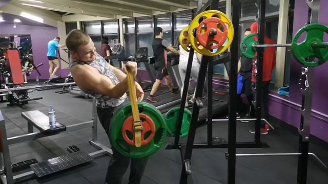 55 кг на бицепс одной рукой смотреть онлайн