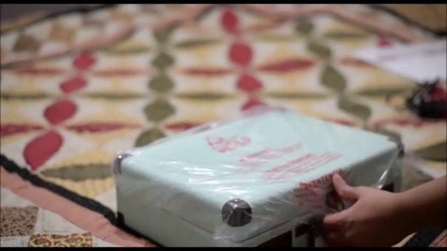 Unboxing of Crosley Vinyl Record Player смотреть онлайн
