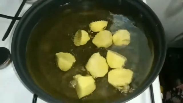 Как вкусно пожарить куриные голени на сковороде / Tovuq oyoqchalarini skovorodkada qovurish смотреть онлайн