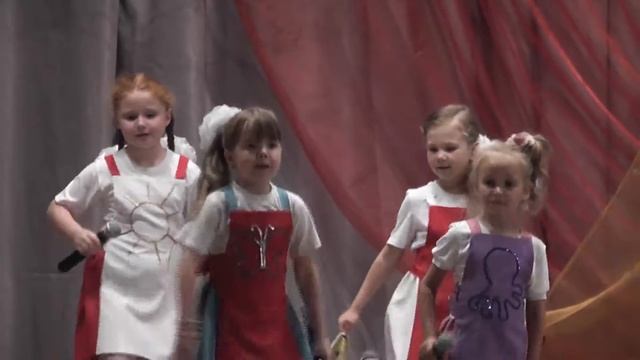 Вокальная студия "ВЕСНУШКИ" - Хорошо в деревне смотреть онлайн