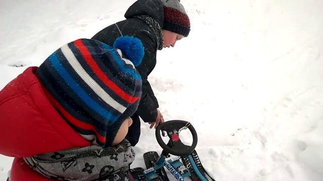 АНДРЕЙ УПАЛ С ГОРКИ