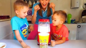 Влад и Никита играют в кафе Сборник видео для детей