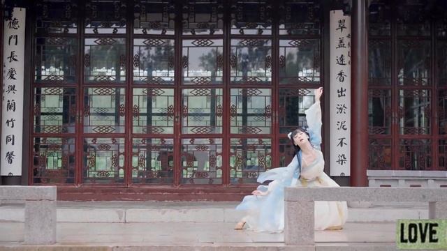 Такая девочка，с изюминкой，за берет все души мальчиков. смотреть онлайн