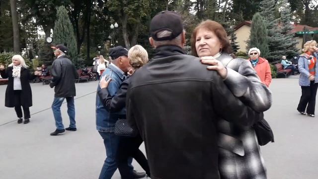 Если в сердце живет любовь!!!??Танцы в парке Горького!!!??Харьков 2021 смотреть онлайн