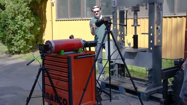 Carbon Fiber Submarine Implosion: How Many Dives Can It Withstand? смотреть онлайн