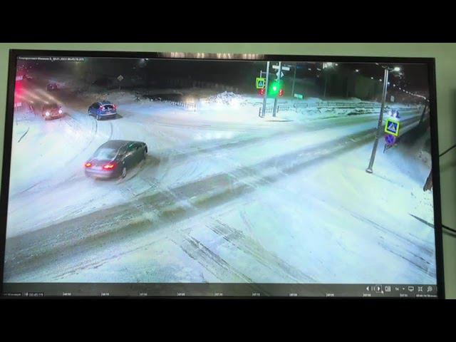 Водитель LADA спровоцировал массовое ДТП в Лесном смотреть онлайн