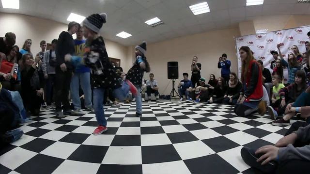 HIP-HOP1/2 BEG 2x2- ??? VS ??? - 4QUARTERS & FDS ANNIVERSARY 5 смотреть онлайн
