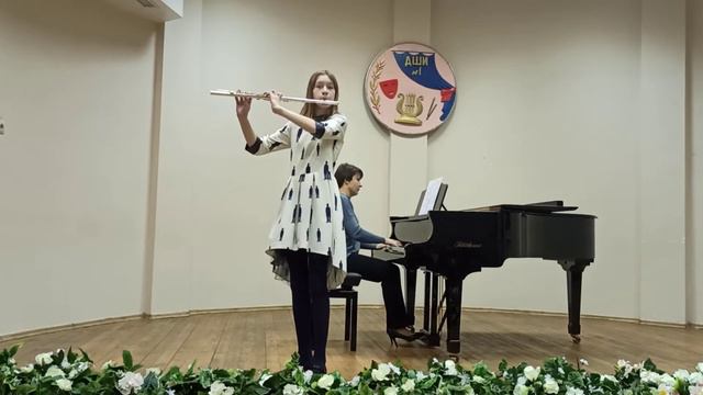 Сергушкина Анна(флейта)/Ю.Должиков.Романс "Ностальгия". смотреть онлайн