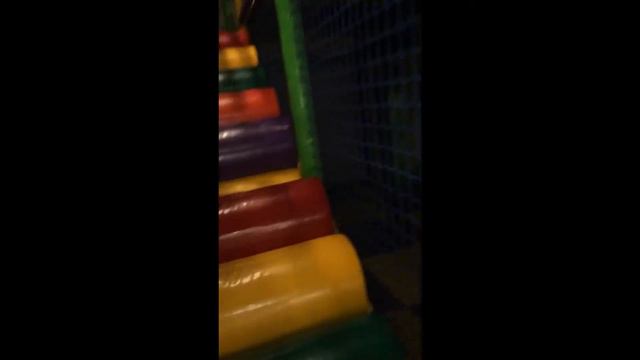 Даня играет в прятки на детском Дне рождения смотреть онлайн