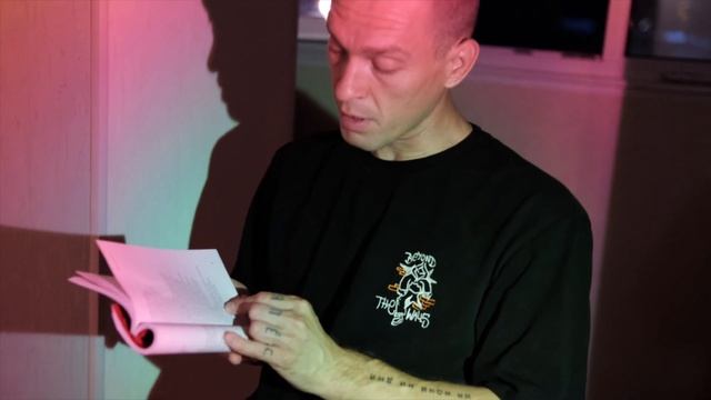 Ч. Буковски – Сгорая в воде, утопая в пламени (читает Е. Алехин) смотреть онлайн