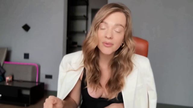 The woman who gets presents смотреть онлайн