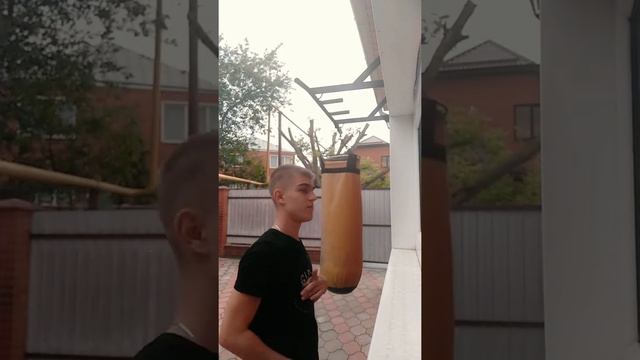 Подтягивания 1# часть - накачиваем бицепс смотреть онлайн