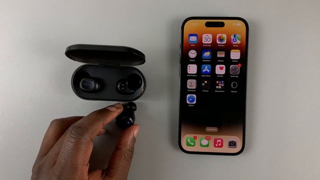 How To Connect Bluetooth Headphones To iPhone 14 / 14 Pro смотреть онлайн