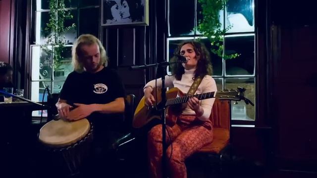 Theone Dawes - Firefly's Open Mic смотреть онлайн