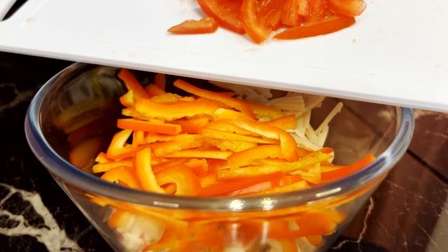 САЛАТ "Улётный"! 5 минут и салат уже на столе! Новый РЕЦЕПТ салата, который съедается сразу! смотреть онлайн