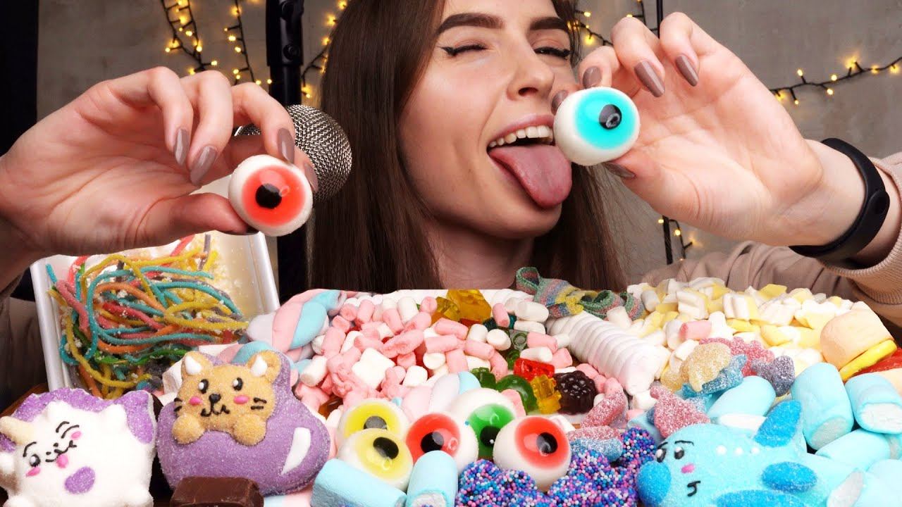 ASMR EATING CANDY / АСМР ИТИНГ СЛАДОСТЕЙ / ASMR 먹방 смотреть онлайн