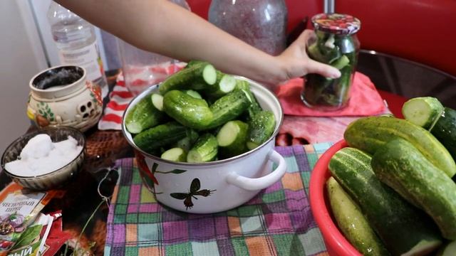 ХРУСТЯЩИЕ МАРИНОВАННЫЕ ОГУРЦЫ НА ЗИМУ! Заготовки с уксусом. Ну, оОчень вкусно! смотреть онлайн
